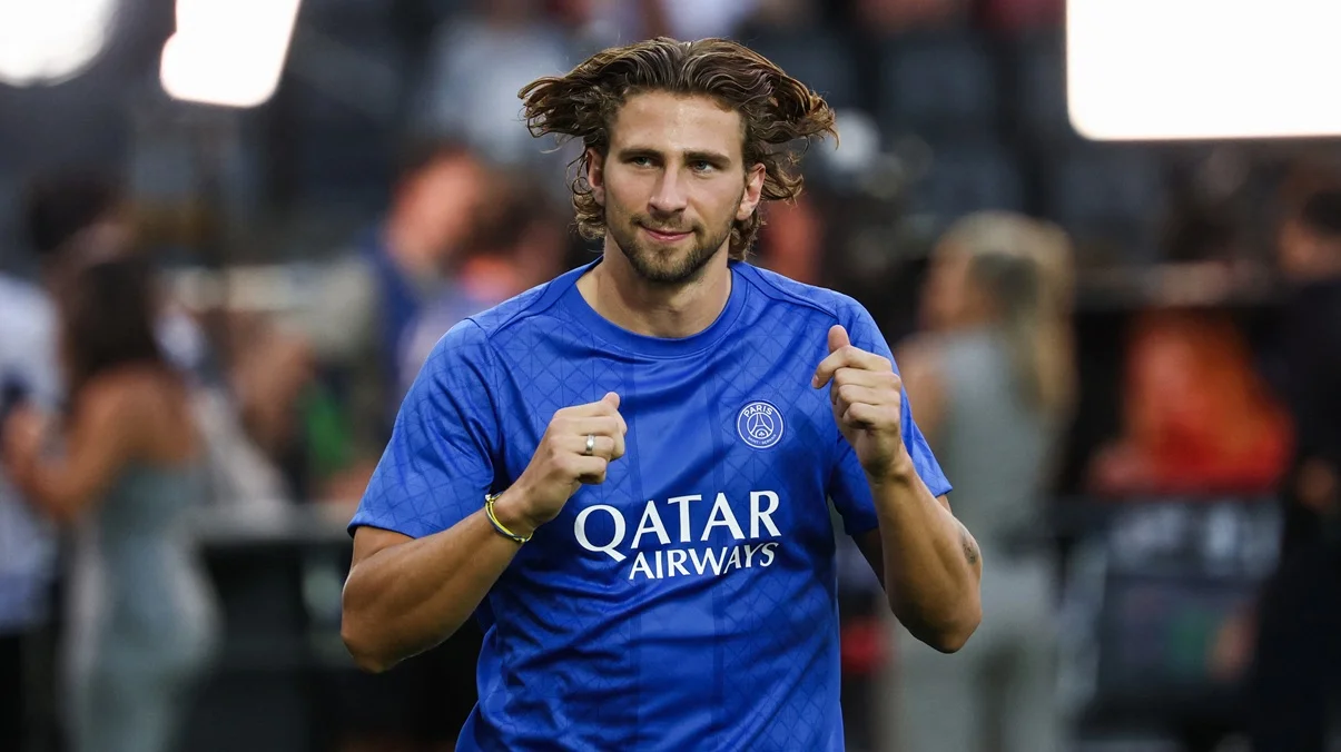 Фото к новости: ПСЖ определился с заявкой на матч в Лиге чемпионов – конкурент Забарного вернулся, Луис Энрике потерял двух игроков