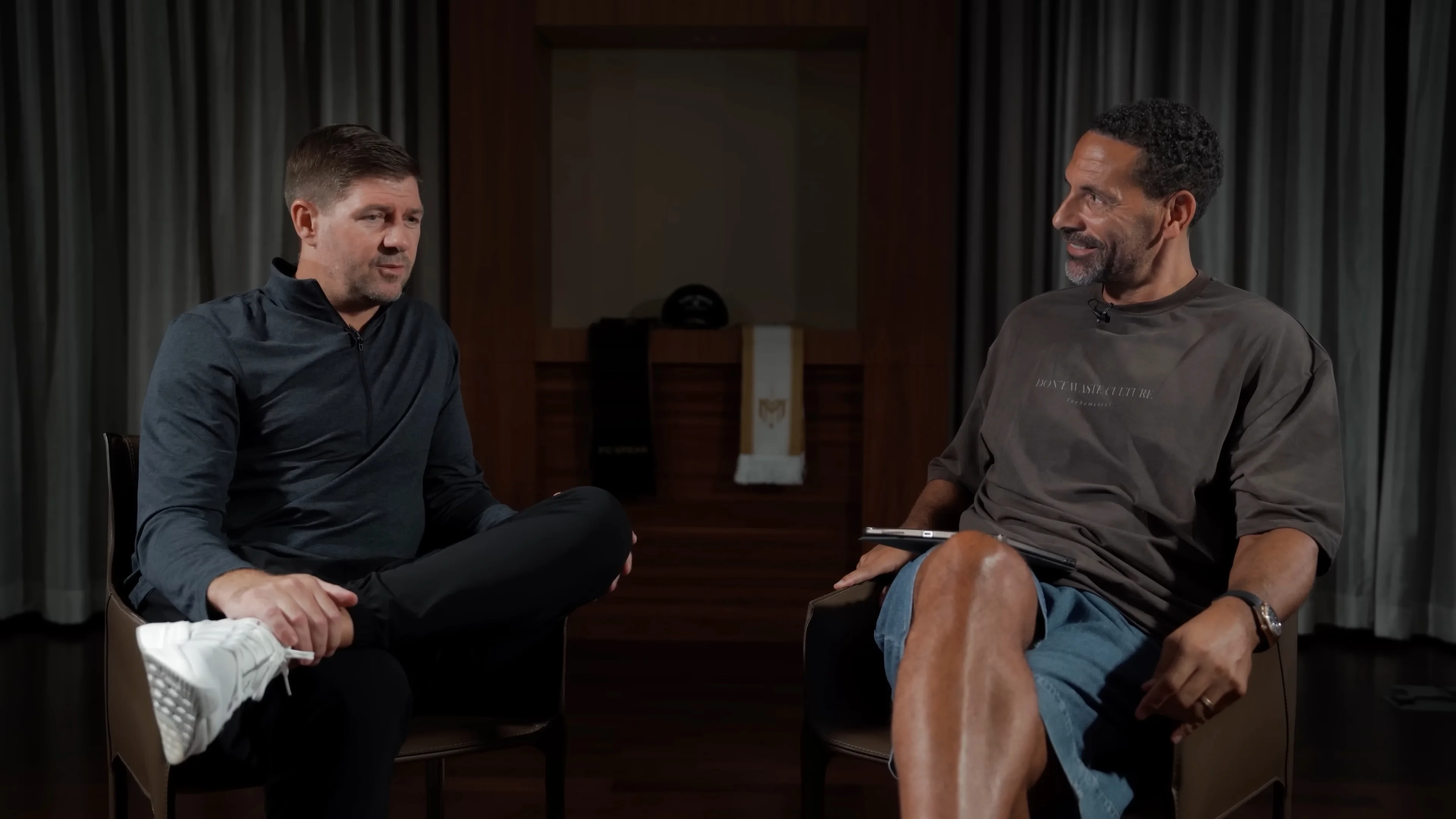 Стівен Джеррард та Ріо Фердінанд / Скріншот