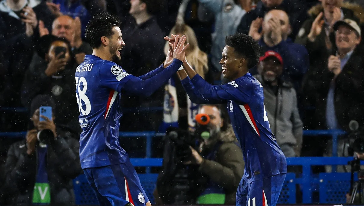 Гиу передает "эстафету" Эстевао / Photo by ANP via Getty Images