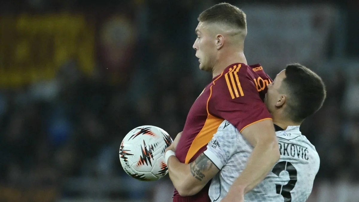 Артем Довбик у матчі проти Вікторії Пльзень / Photo by FILIPPO MONTEFORTE/AFP via Getty Images