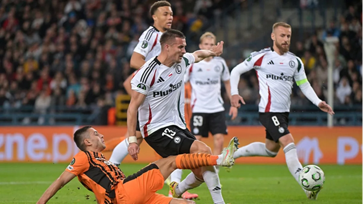 Рафал Августиняк (під 8 номером) / фото: ФК Шахтар