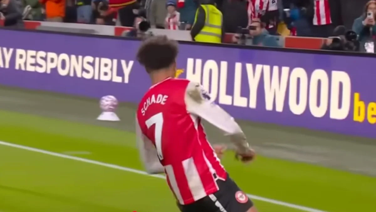 Кевин Шаде забил в ворота Ливерпуля / скриншот