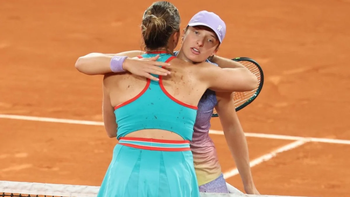 Аріна Соболенко та Іга Свьонтек / EFE/EPA/MOHAMMED BADRA