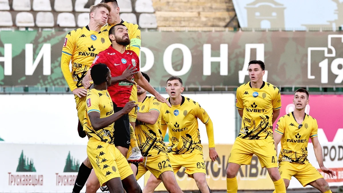 Игроки Руха в матче против Карпат / фото: ФК Рух