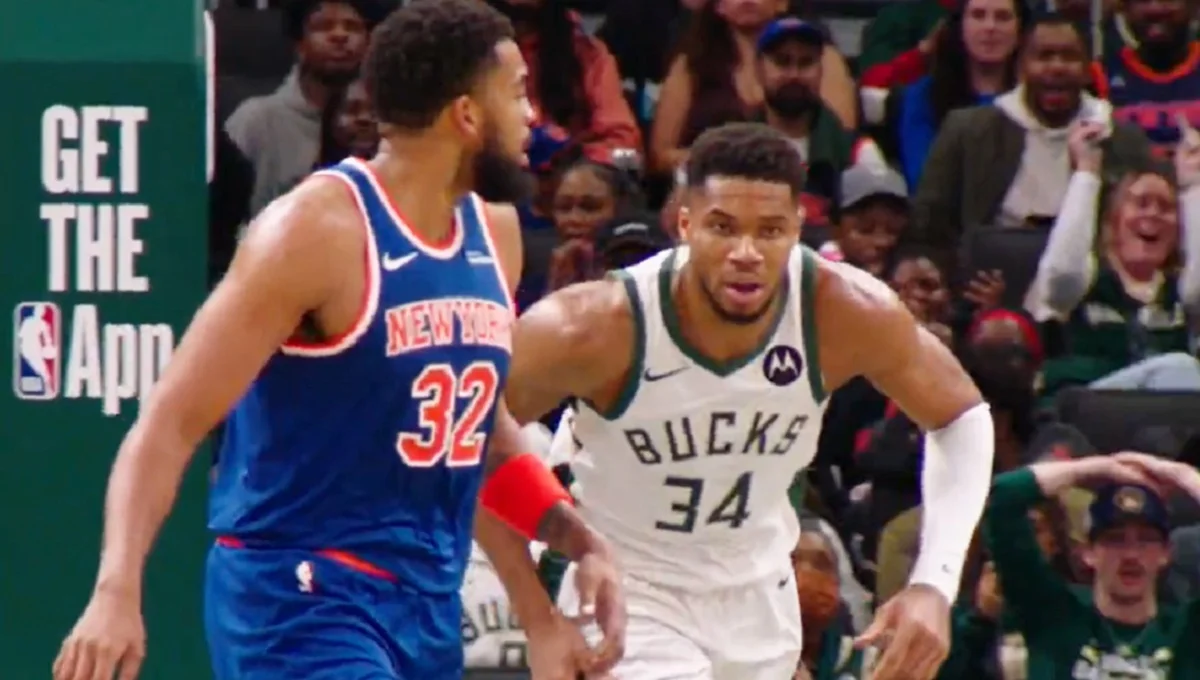 Янніс Адетокунбо (праворуч) / Стоп-кадр з відео