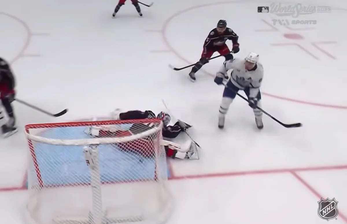 Гол Тавареса (справа) Торонто против Коламбуса не помог / скриншот