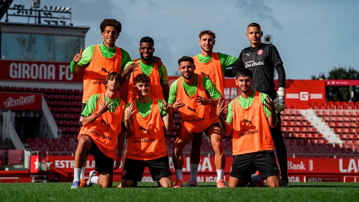 Ванат и Крапивцов с партнерами по команде / фото: ФК Жирона