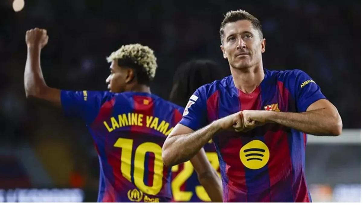 Ламин Ямаль и Роберт Левандовски / фото:  ALBERTO ESTÉVEZ / EFE