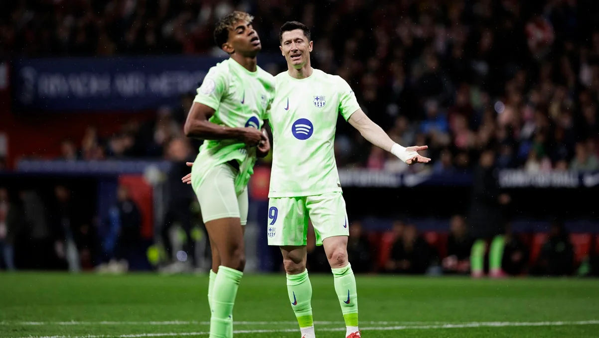 Ламін Ямаль та Роберт Лєвандовскі / фото: Guillermo Martinez / Getty Images