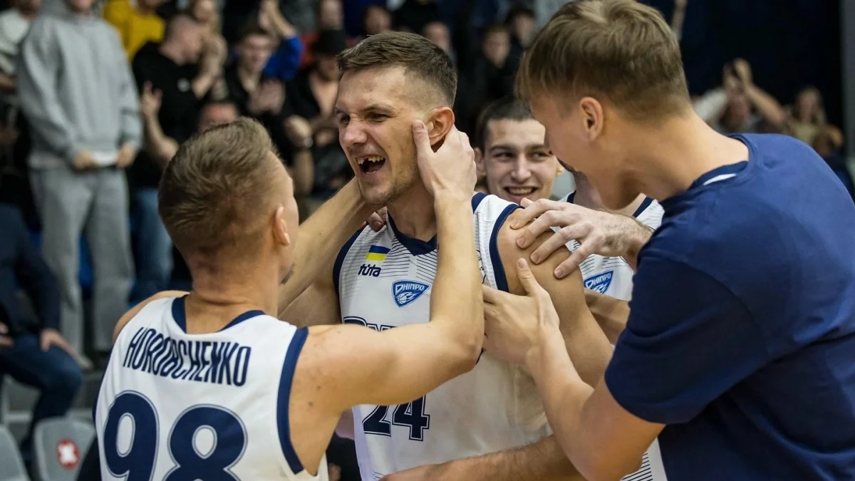 Гравці Дніпра святкують перемогу / фото: БК Дніпро