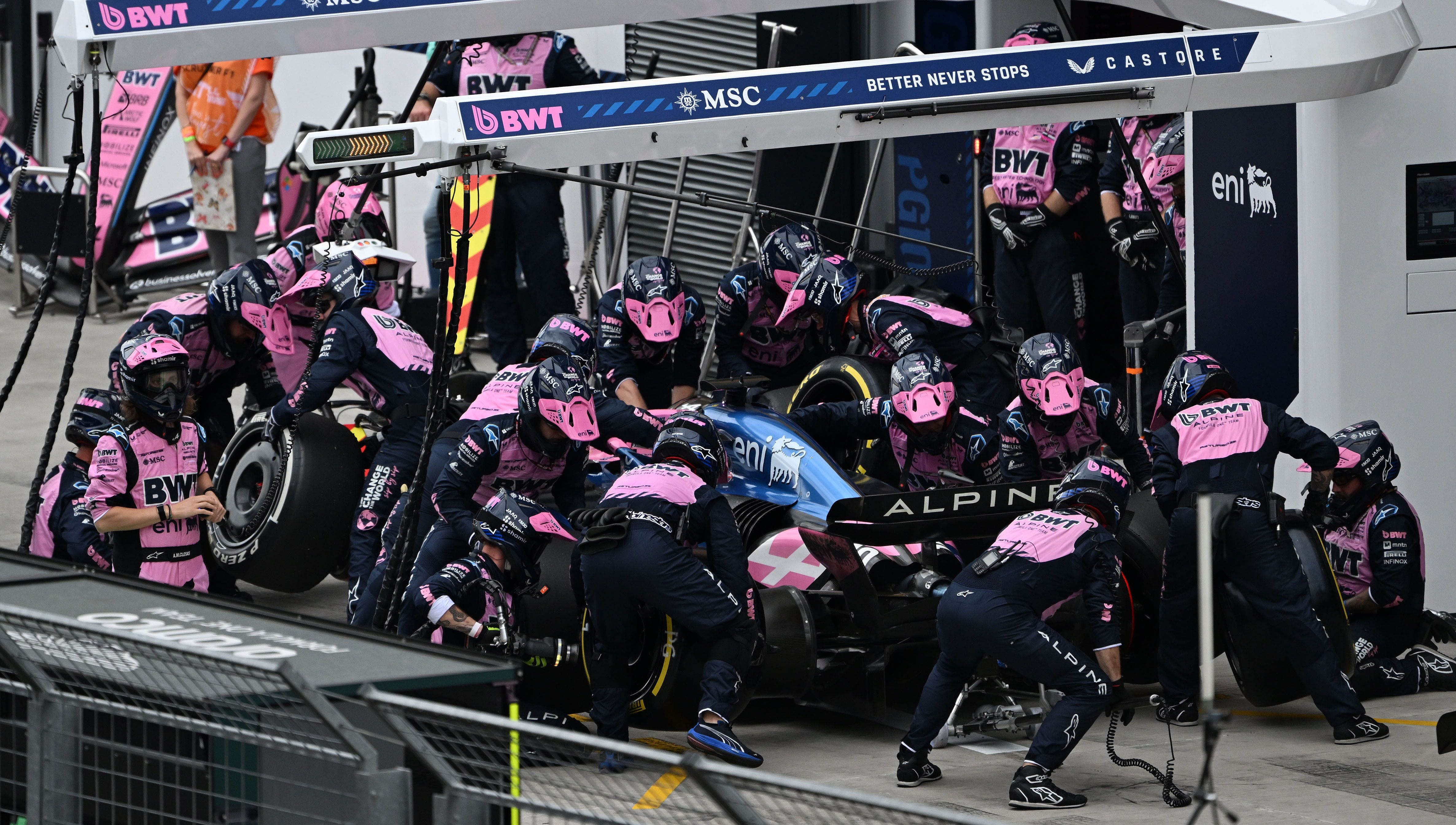 Команда Формулы-1 Альпин / Photo by Mark Sutton - Formula 1/Formula 1 via Getty Images