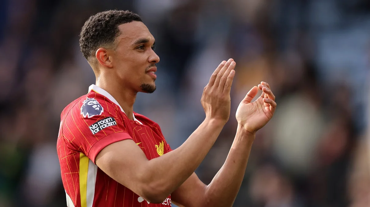 Трент у футболці Ліверпуля / Getty Images