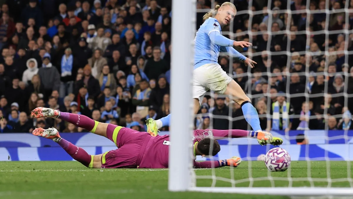 Ерлінг Холанд забиває у ворота Борнмута / Photo by Marc Atkins/Getty Images