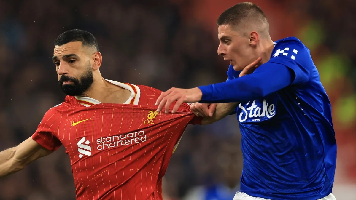 Мохамед Салах прти Віталія Миколенка / Getty Images