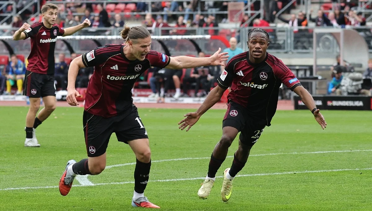 Артем Степанов (ліворуч) / ФК Нюрнберг