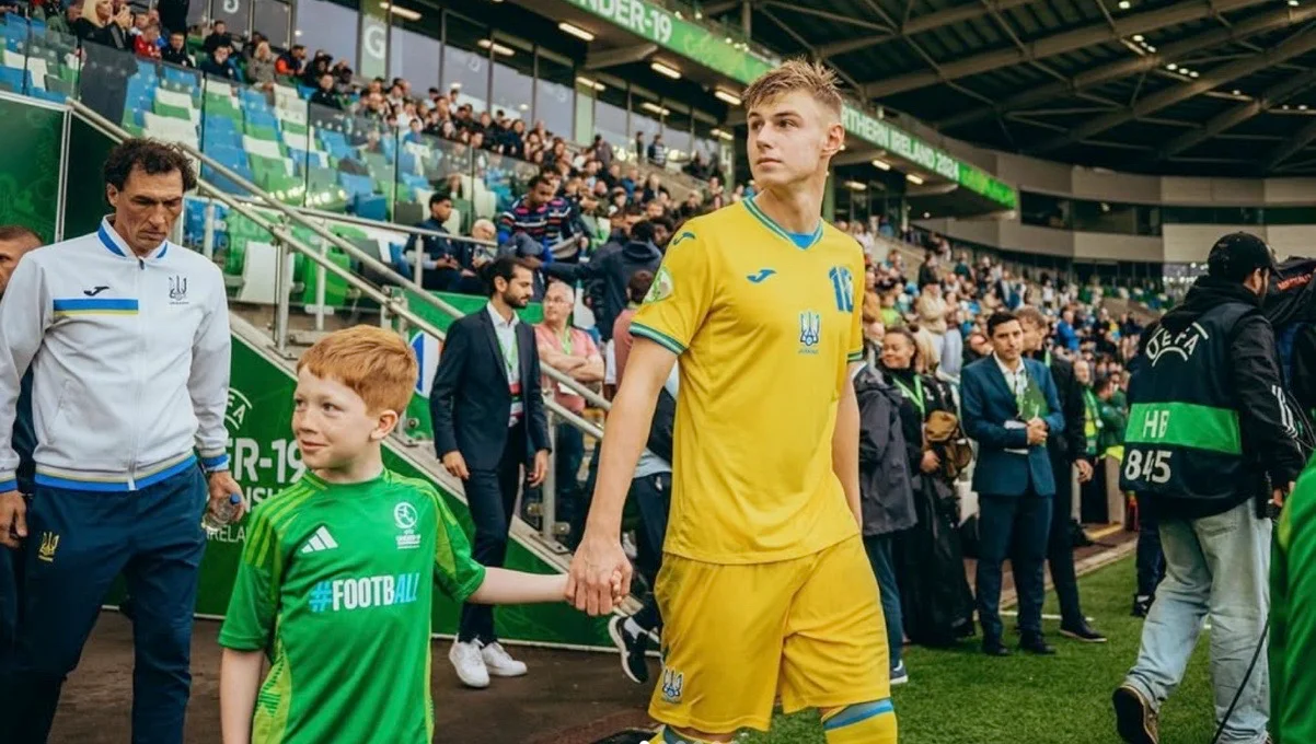 Фото к новости: Синчук неожиданно посетил матч топ-лиги после завершения сезона – небанальный намек на трансфер