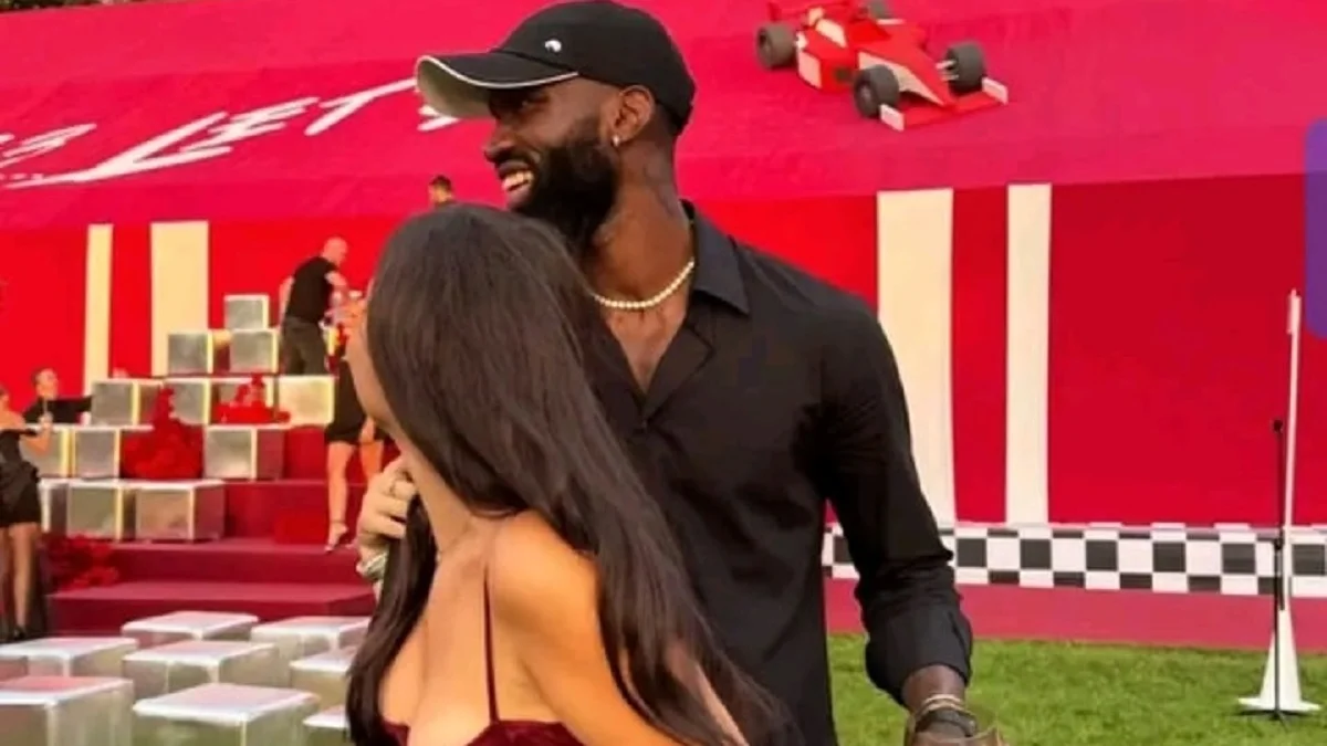 Ніколя Мумі Нгамалеу з дівчиною / Інстаграм