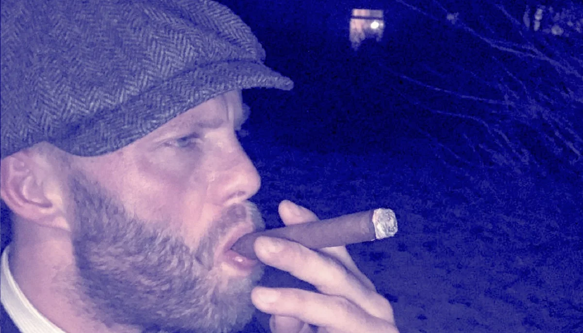 Ейдур Гудйонсен – на пенсії можна й покурити / Instagram