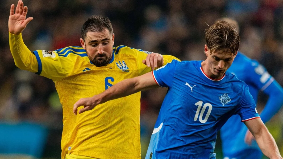 Иван Калюжный в матче против Исландии / фото: УАФ