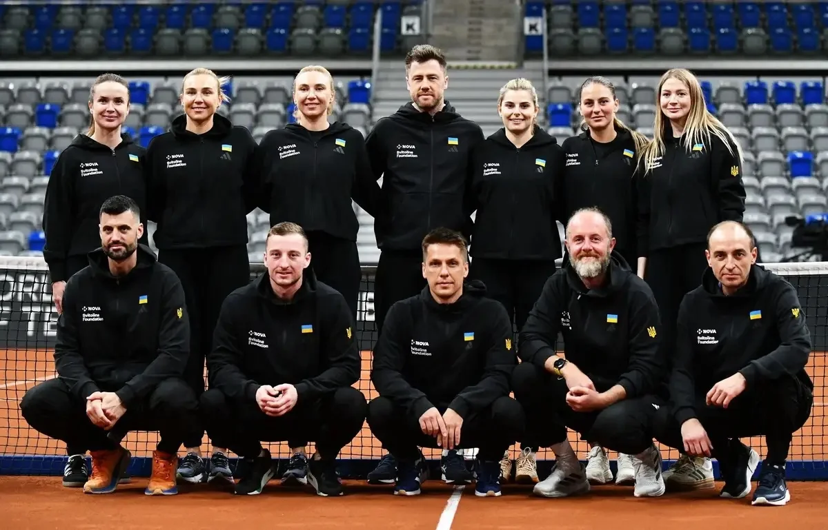 Жіноча збірна України з тенісу та персонал команди / ФТУ