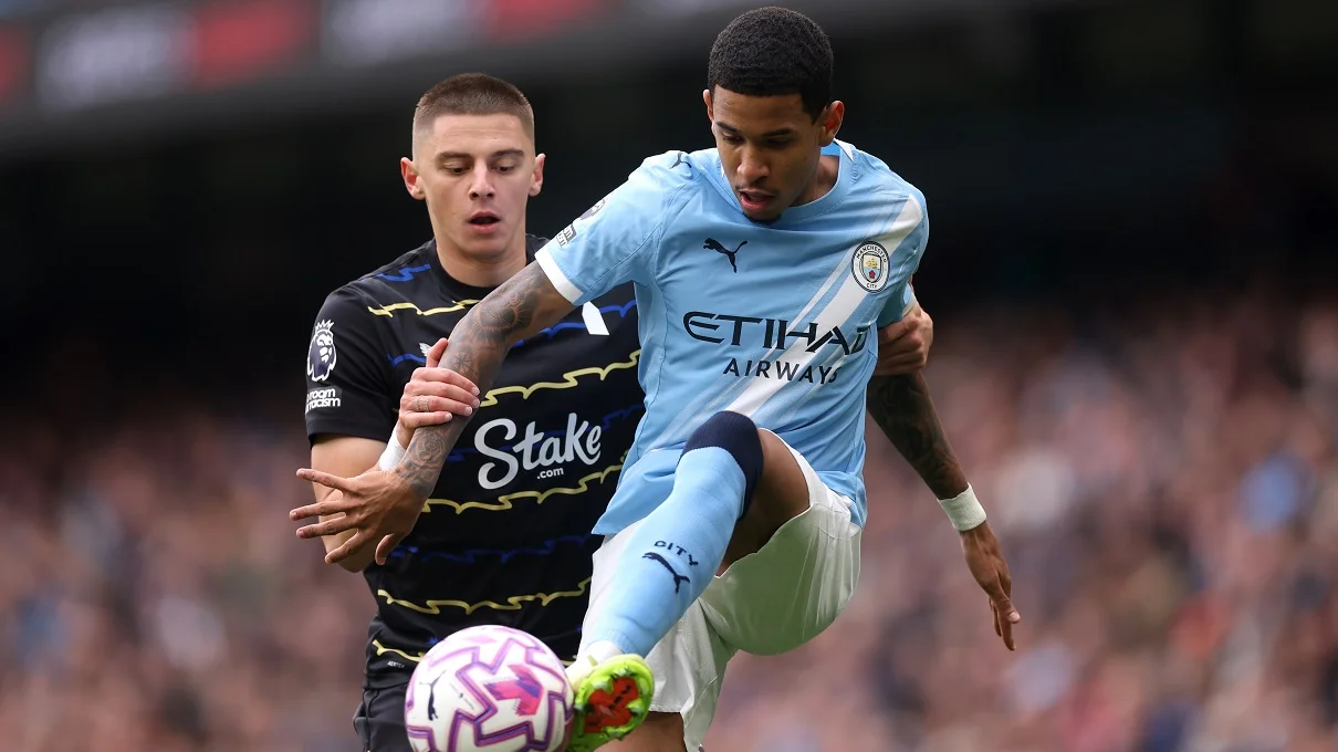 Миколенко в матче против Ман Сити / Getty Images