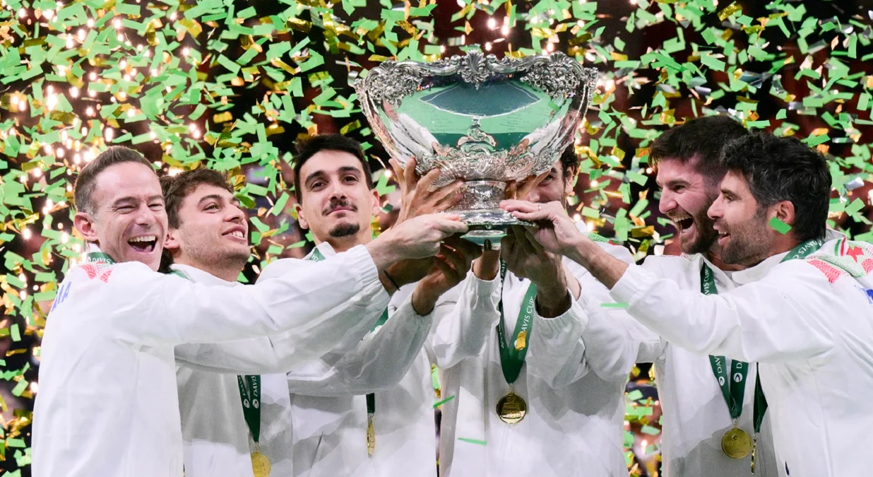 Итальянцы празднуют победу в Кубке Дэвиса / фото: Getty images