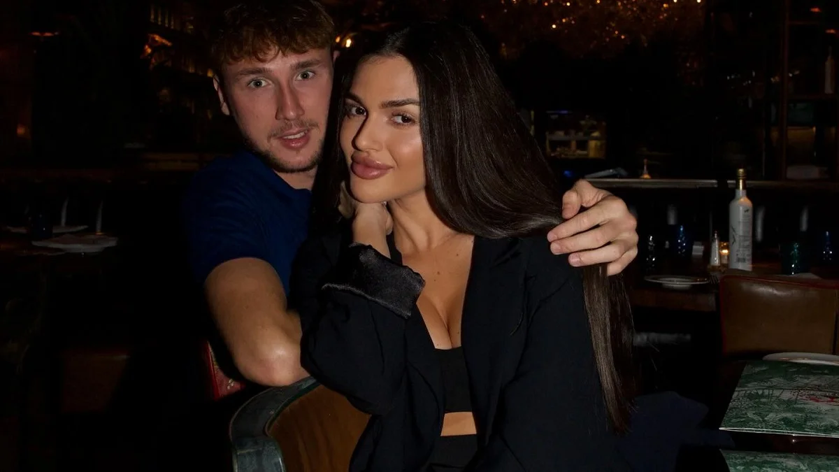 Владислав Ванат після матчу з Бетісом у компанії його дівчини 