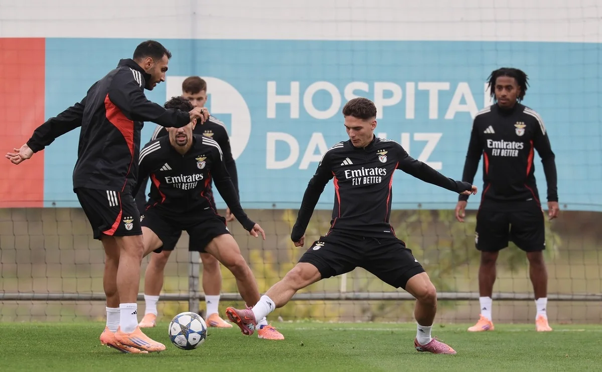 Георгій Судаков з партнерами / фото: ФК Бенфіка