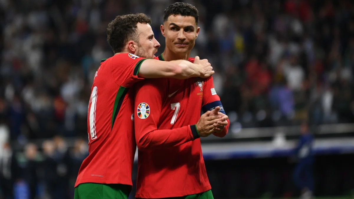 Диогу Жота и Криштиану Роналду / Getty Images