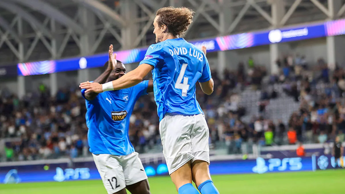 Давид Луис празднует свой первый за 14 лет гол в ЛЧ / Kostas Pikoulas/NurPhoto via Getty Images