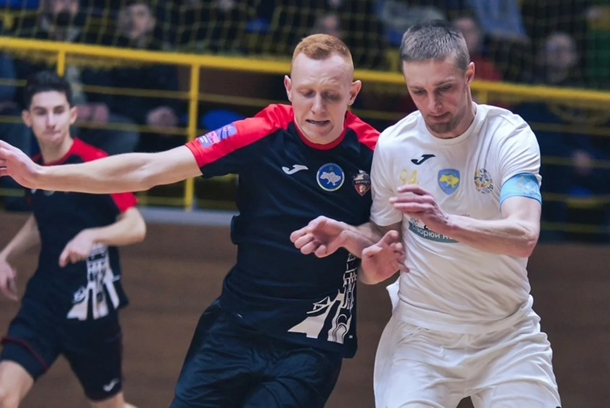 Фото к новости: Новичок футзальной Экстра-лиги продолжает биться за топ-8 – спас поединок против опытного прямого конкурента