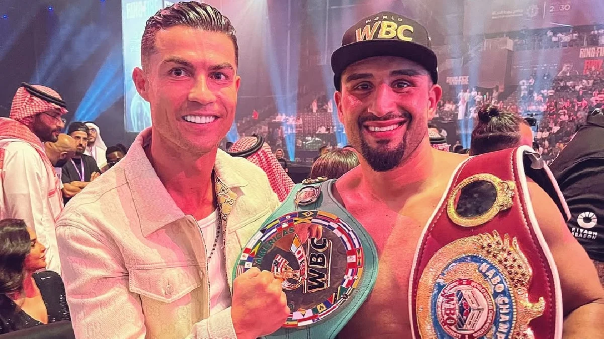 Агіт Кабаєл (праворуч) з фанатом / Фото з іnstagram.com/agitkabayel