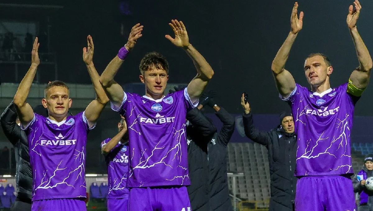 Игроки ЛНЗ после победы над Кудровкой / ФК ЛНЗ