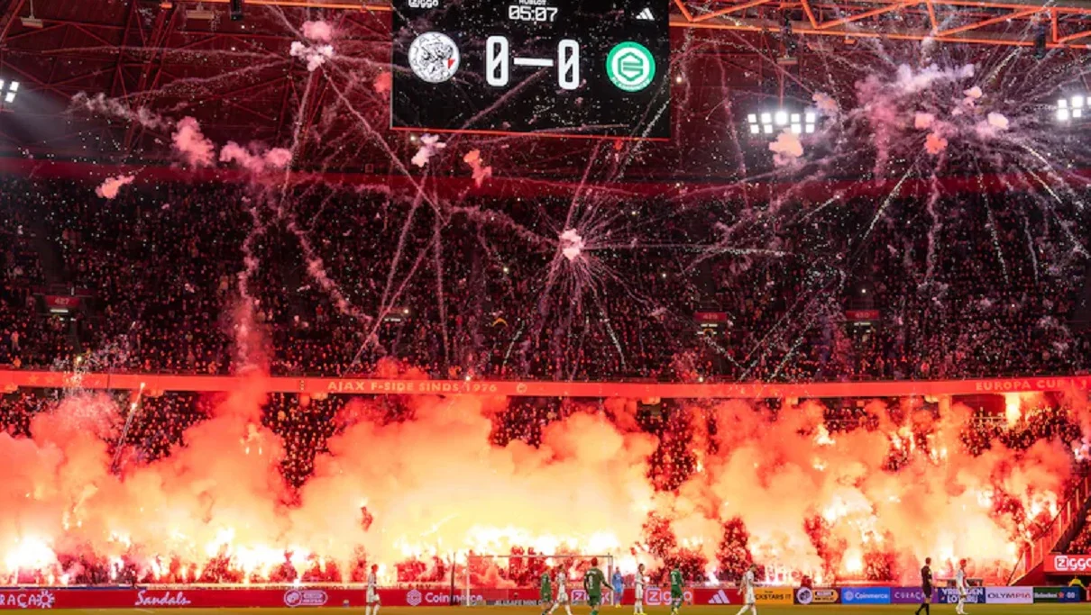 Вогонь на Йоган Кройф Арені / Photo News