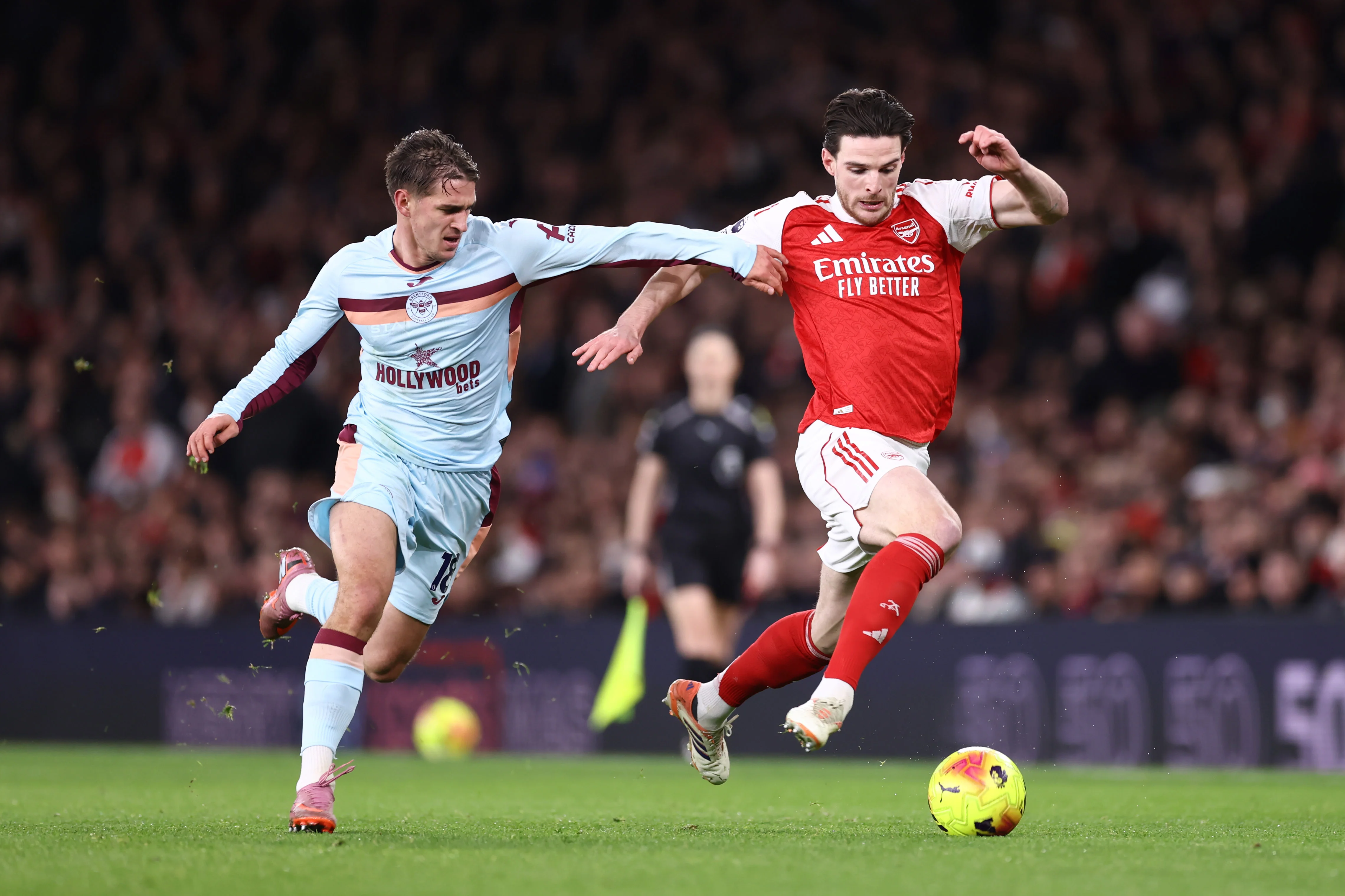 Фото к новости: Арсенал победил Брентфорд и сохранил отрыв на вершине АПЛ, но потерял третьего центрбека – Ярмолюк провел полный матч