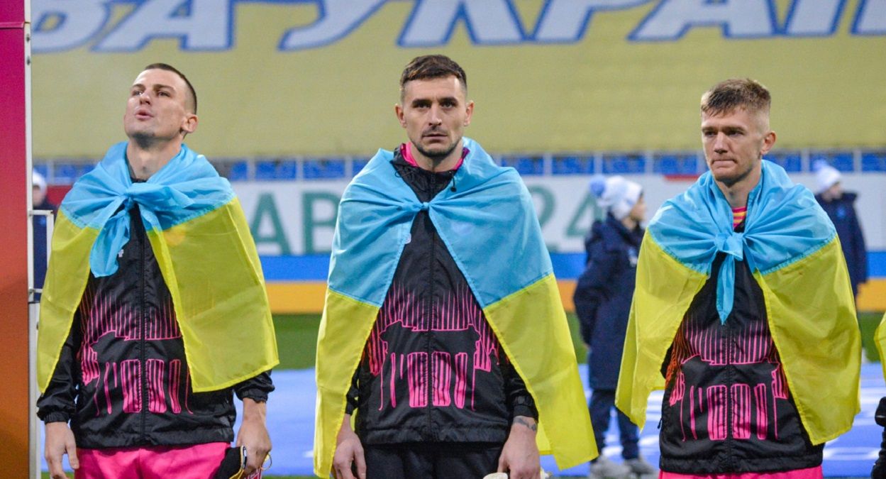 Валерий Восконян (по центру) / СК Полтава