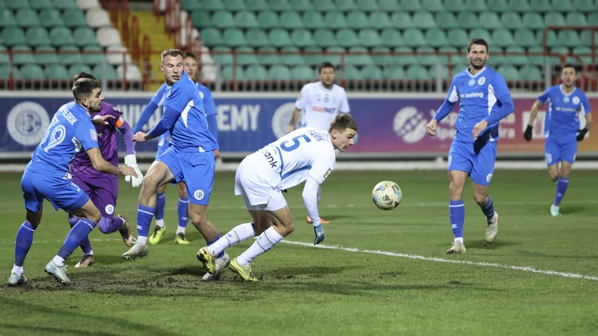 Фото к новости: Кудривка – Динамо: матч УПЛ посетил посол Великобритании