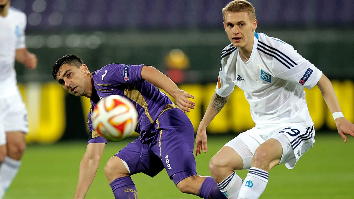 Віталій Буяльський у матчі проти Фіорентини в 2015 році / Gabriele Maltinti/Getty Images