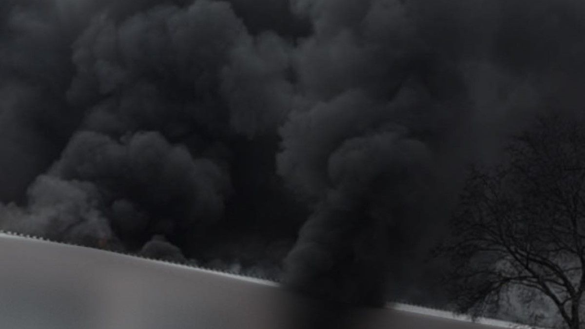Наслідки обстрілу спортивної школи у Шостці / фото: Сумська обласна військова адміністрація
