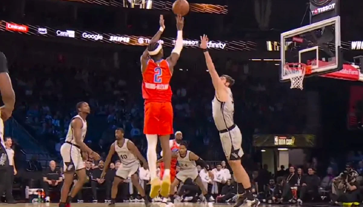 Фото к новости: Сан-Антонио прервал историческую серию Оклахомы, 40 очков Брансона "короновали" Нью-Йорк: определились финалисты Кубка НБА