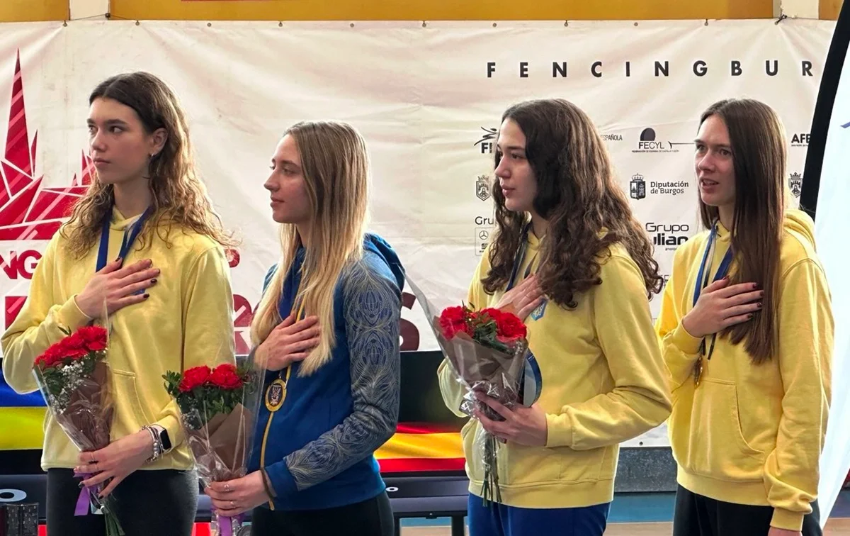 Фото к новости: Украинские шпажистки выиграли Кубок мира по фехтованию в командных соревнованиях – в финале били США