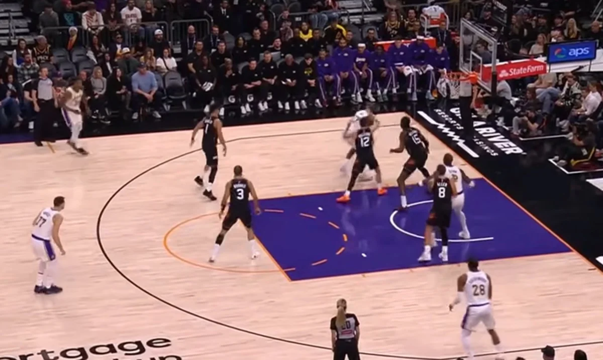 Лейкерс вырвали победу над Финиксом / скриншот