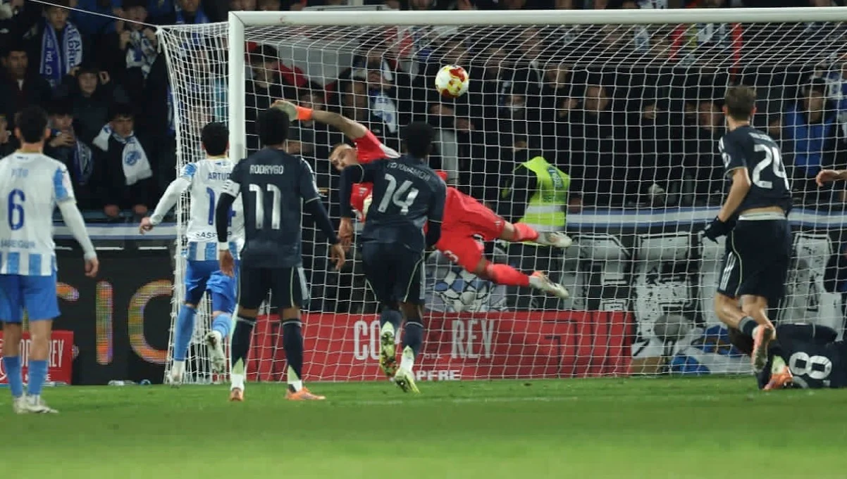 Лунін проти Талавери / Photo by Thomas COEX / AFP via Getty Images