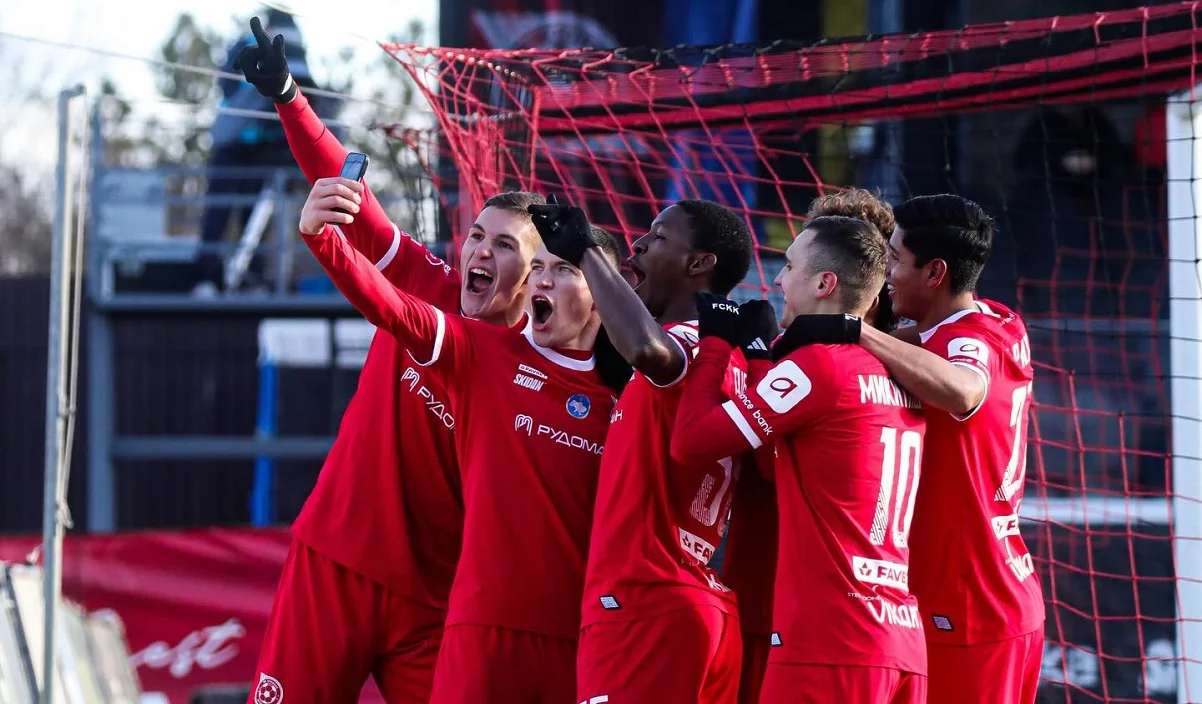 Артур Микитишин з партнерами святкує гол / Фото ФК Кривбас