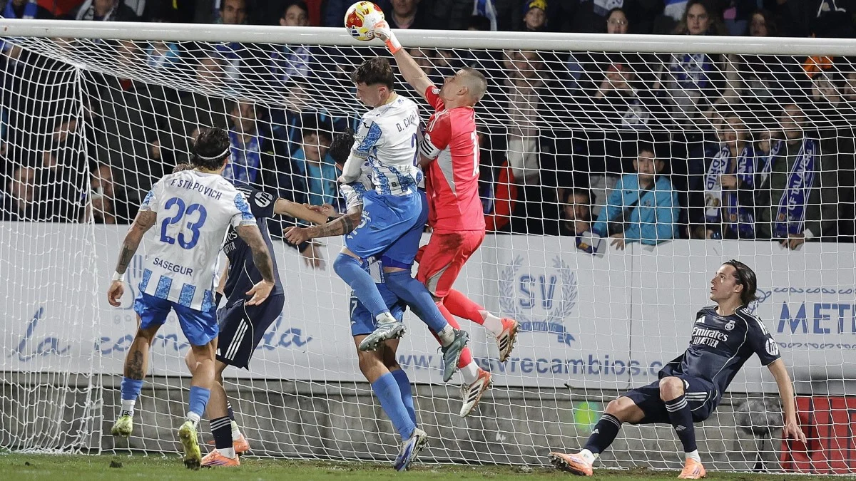 Андрій Лунін у матчі проти Талавери / Photo by Manu Reino/DeFodi Images/DeFodi via Getty Images