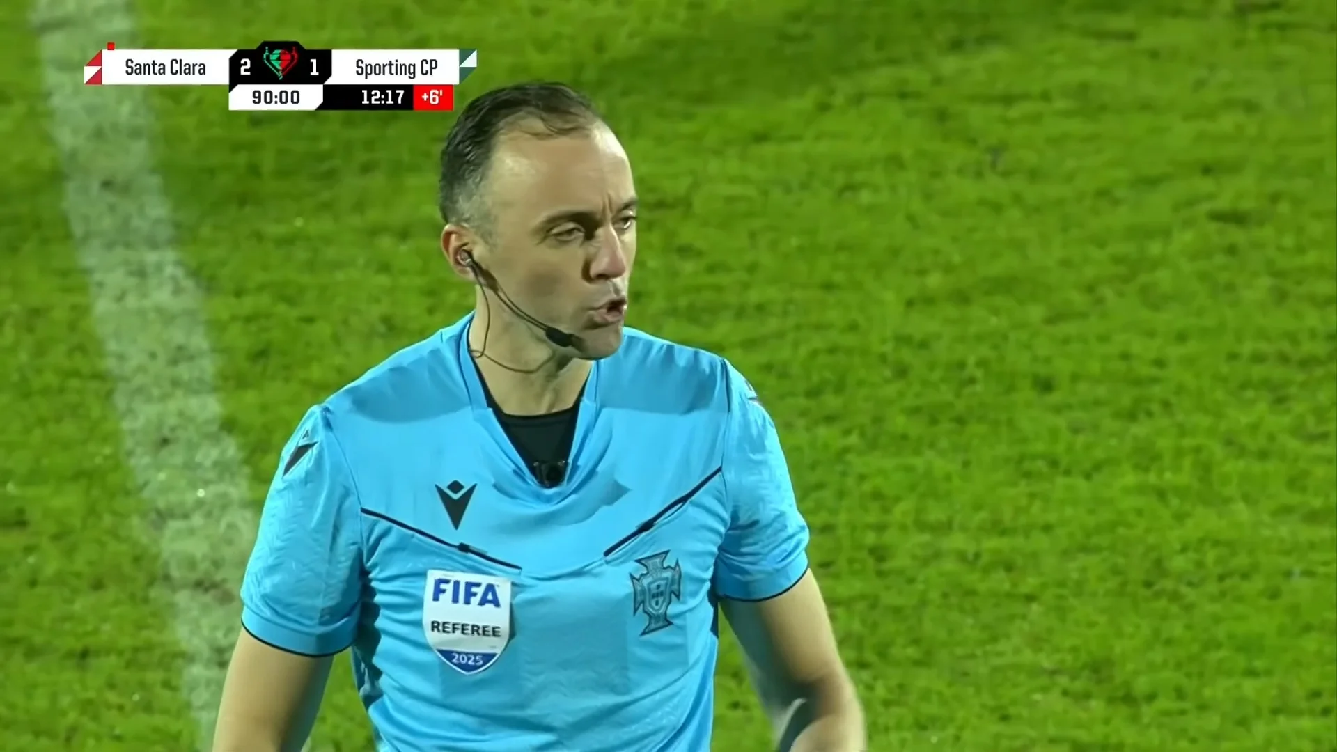 Арбитр скандального матча между Санта Кларой и Спортингом / Скриншот