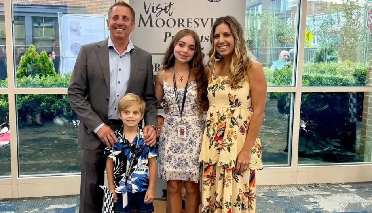 Грег Біффл з дружиною і дітьми / Фото з соцмереж