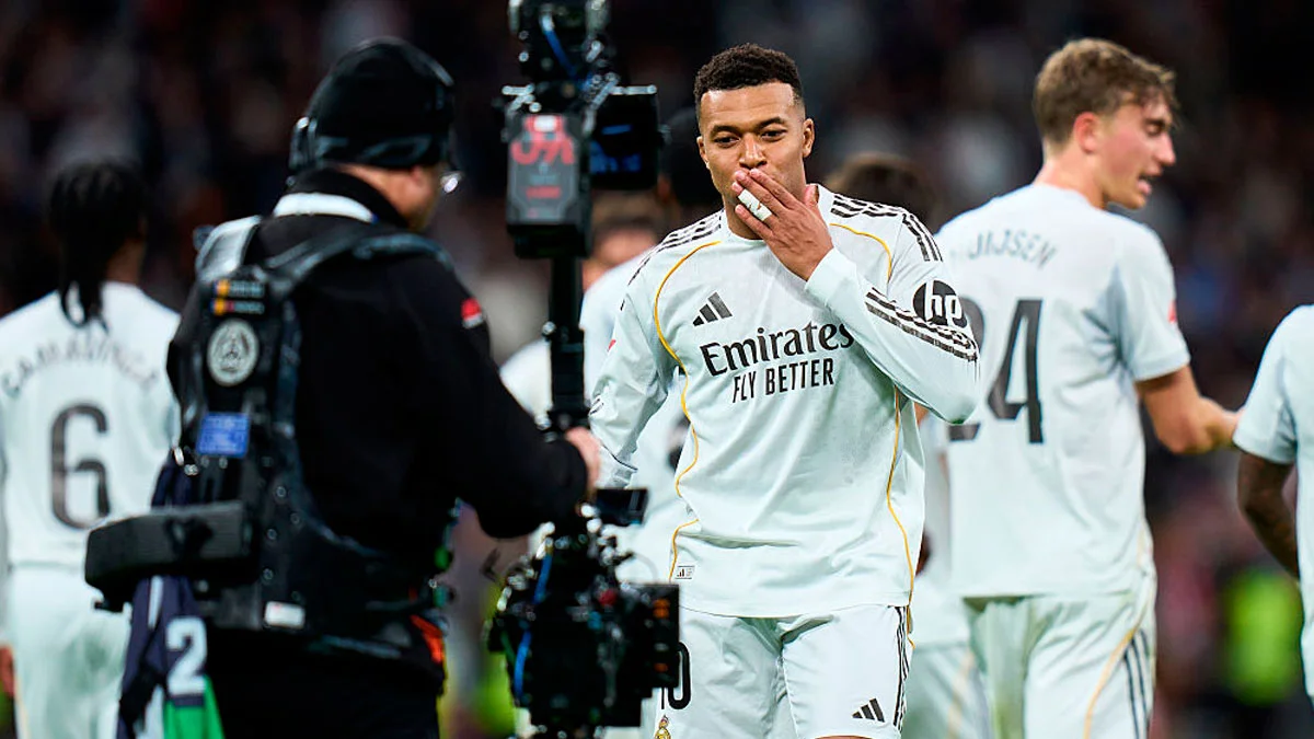 Кіліан Мбаппе святкує гол у ворота Севільї / Diego Souto/Getty Images