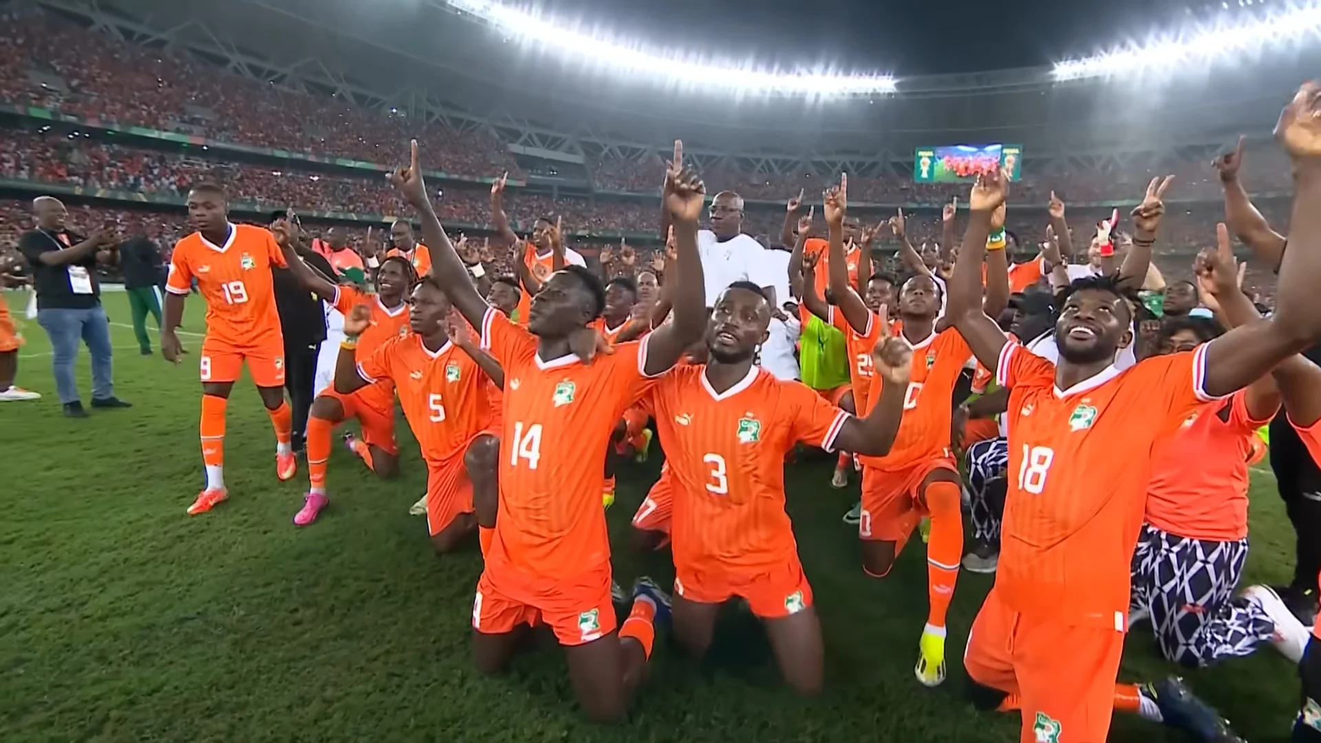 Збірна Кот-д`Івуару після перемоги на КАН-2023 / Скріншот