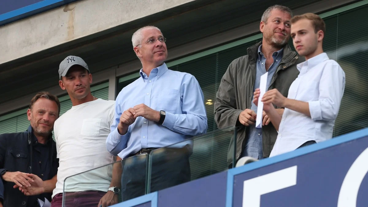 Андрей Шевченко и Роман Абрамович на одной трибуне / Photo by AMA/Corbis via Getty Images